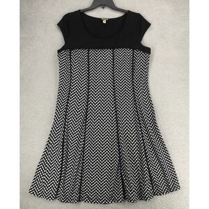 Haani Fit & Flare Dress Size 2X Sleeveless Black and White